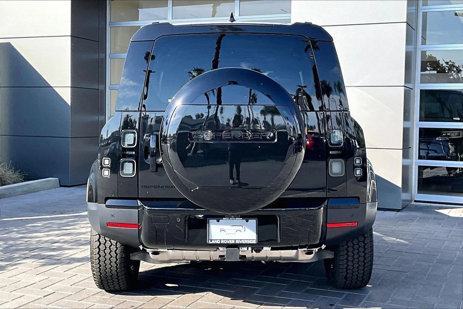 New 2026 Santorini Black Land Rover S image 4