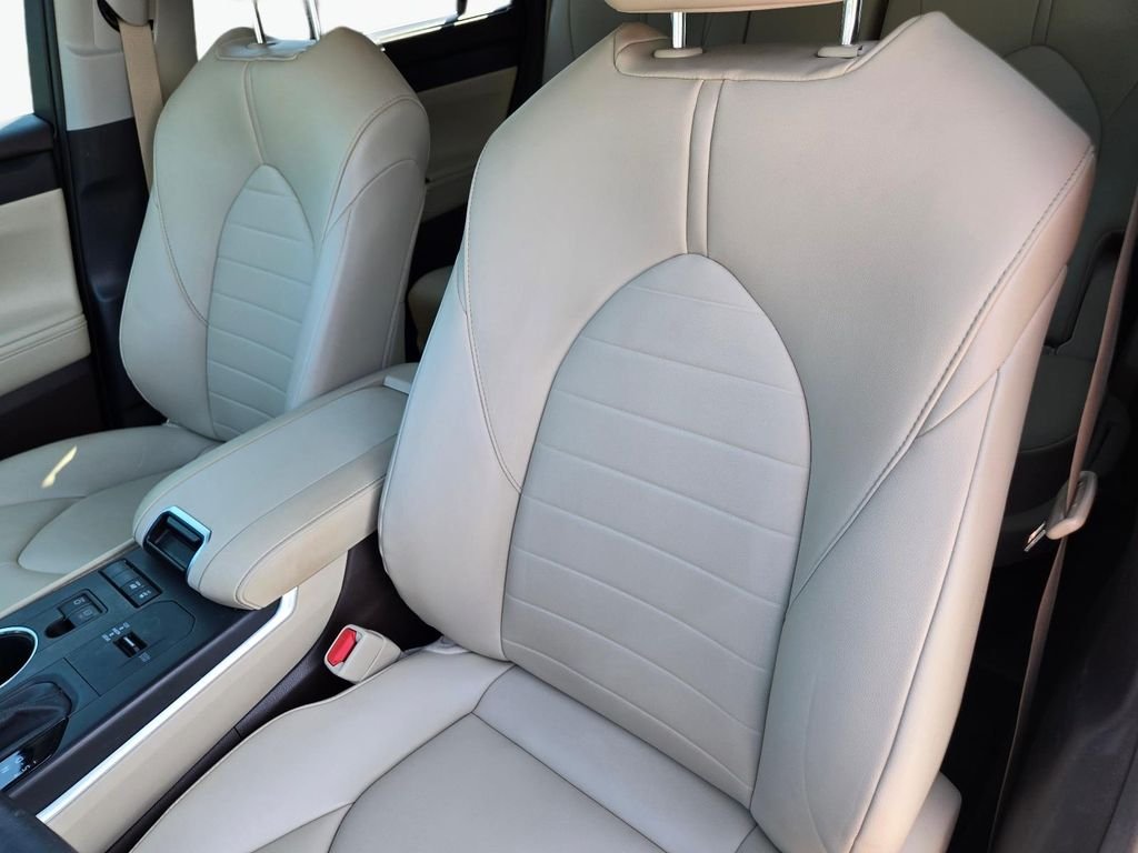 Used 2021 Blue Toyota XLE image 16