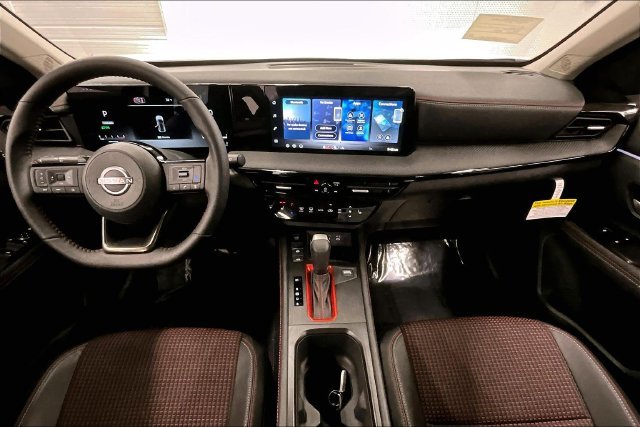 New 2026 Aspen White Tricoat/Super Black Nissan SR image 6
