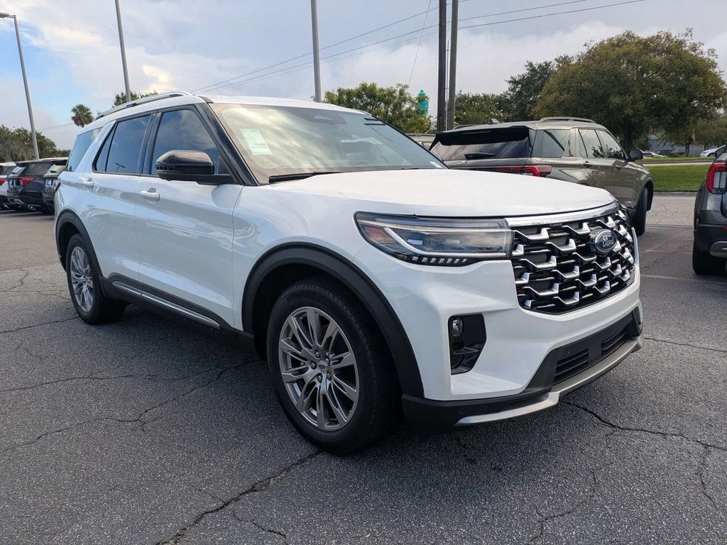 New 2026 Star White Metallic Tri-Coat Ford Platinum image 1