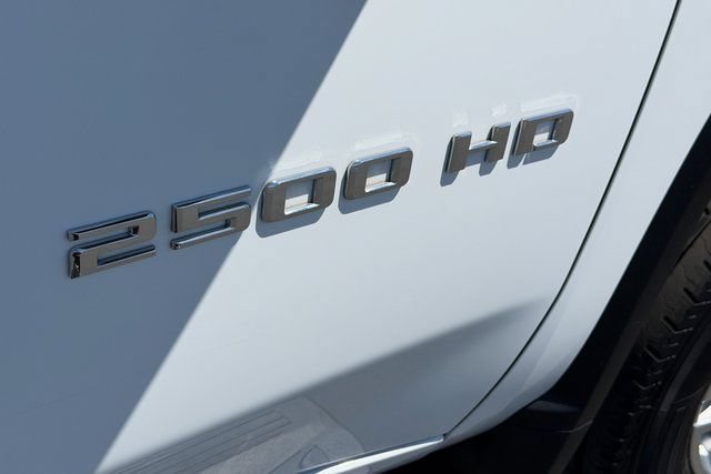 Used 2025 Summit White Chevrolet LT image 6
