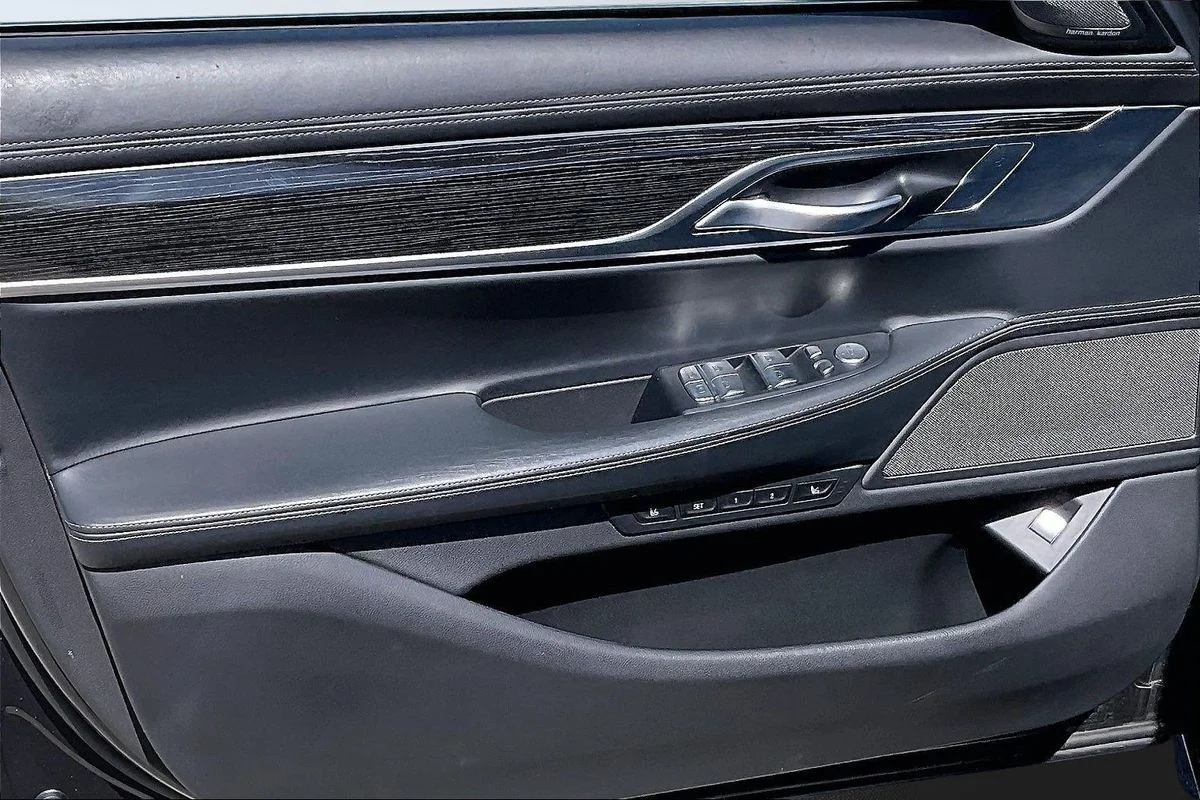 Used 2022  BMW i xDrive image 20
