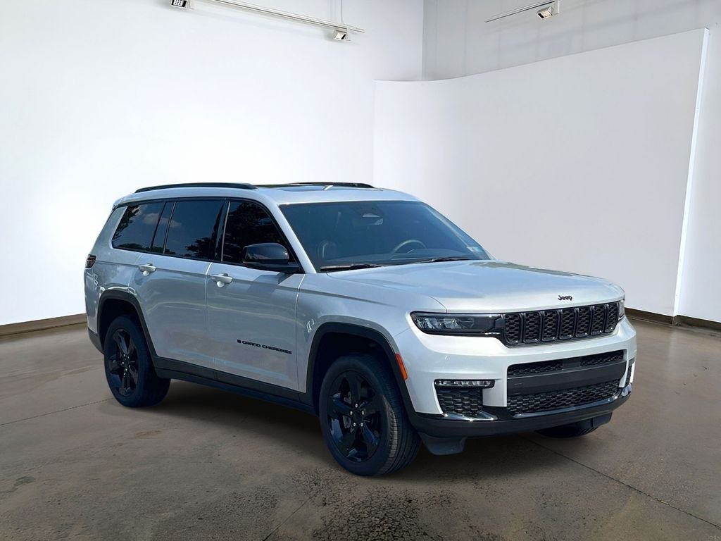 Used 2024 Silver Jeep Limited image 3