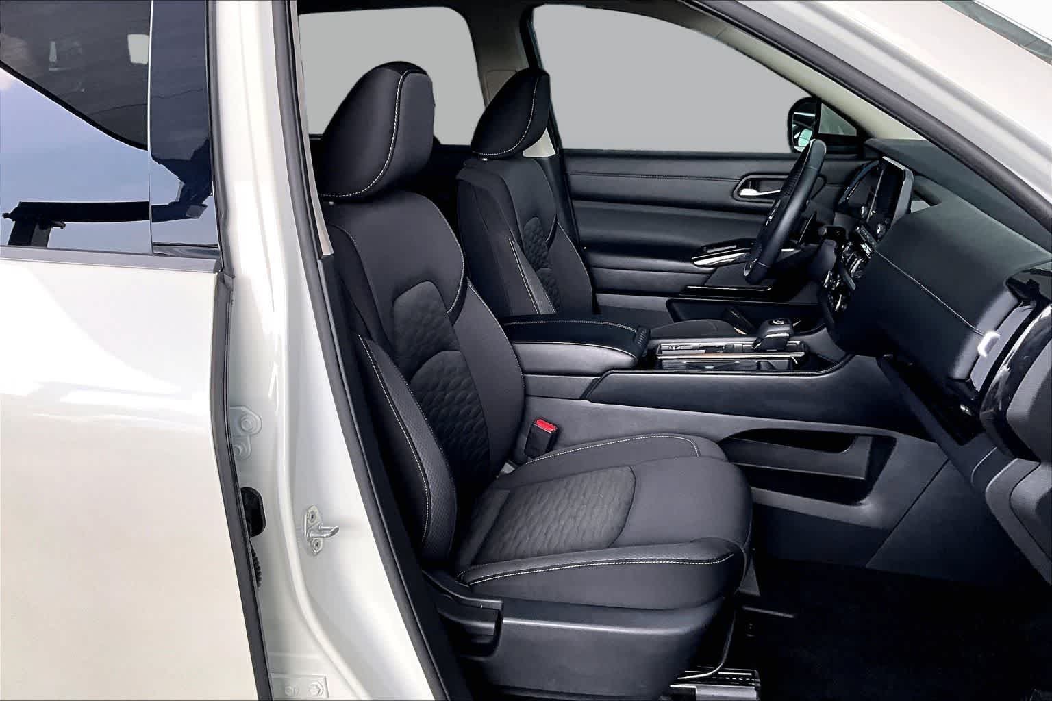 Used 2022 Pearl White Tricoat Nissan SV image 9