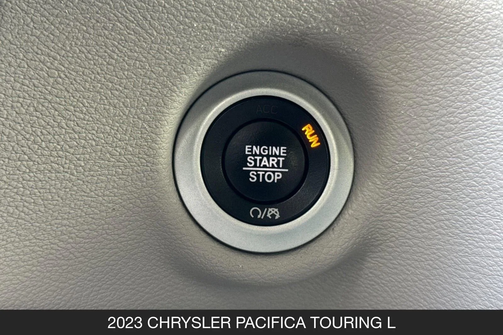Used 2023 Bright White Clearcoat Chrysler Touring L image 26