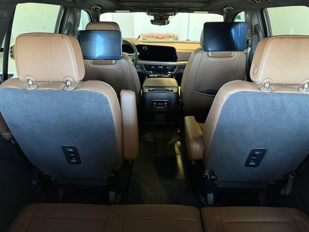 Used 2025 Sterling Grey Metallic Chevrolet HIGH COUNTRY image 17