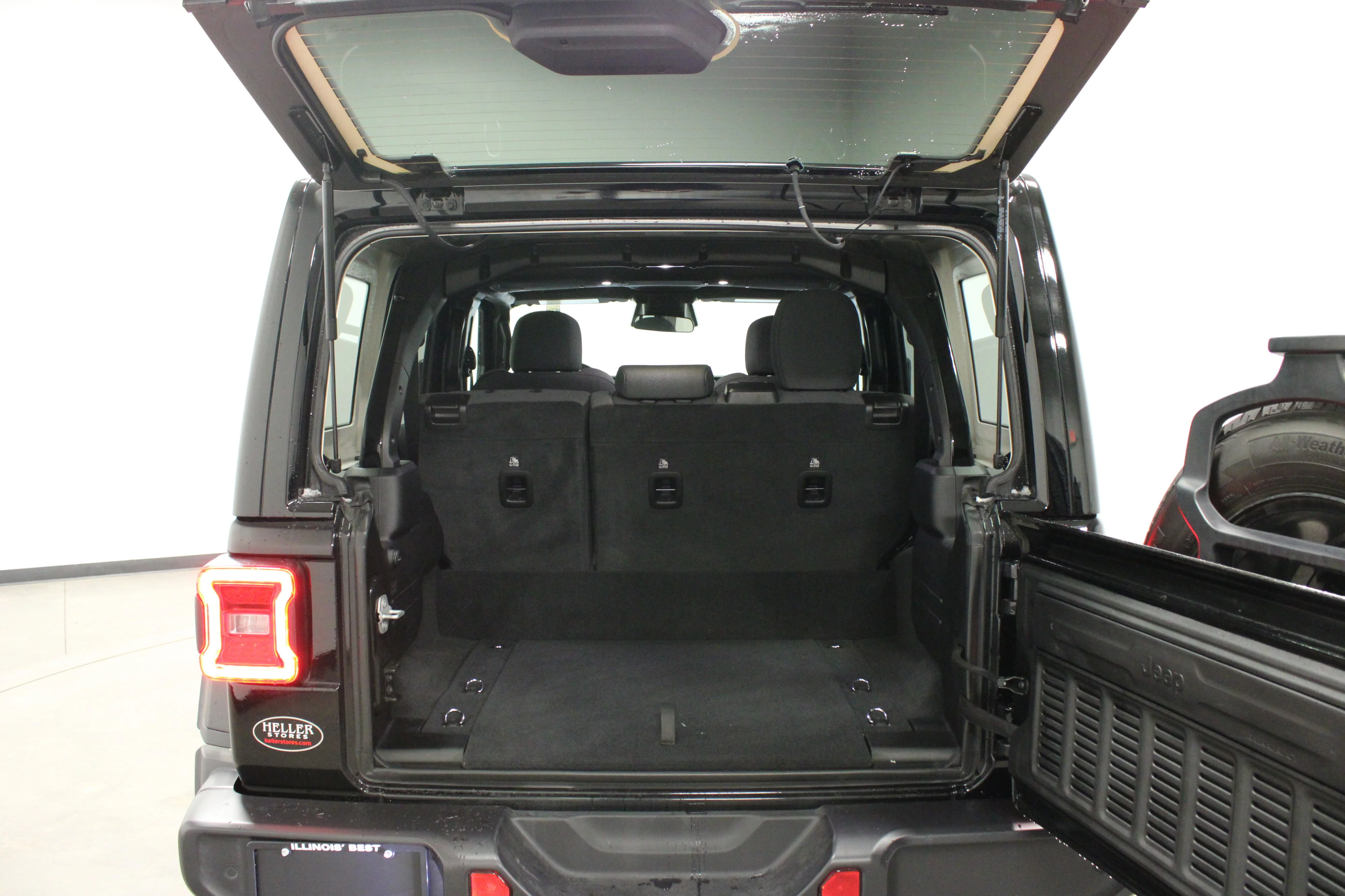 Used 2025 Black Clearcoat Jeep Sahara image 12