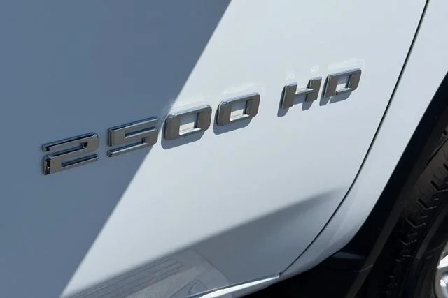 Used 2025 Summit White Chevrolet LT image 6