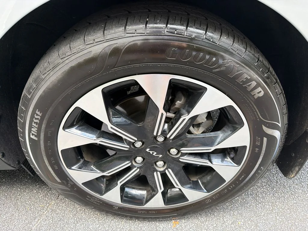 Used 2024 White Kia EX image 19