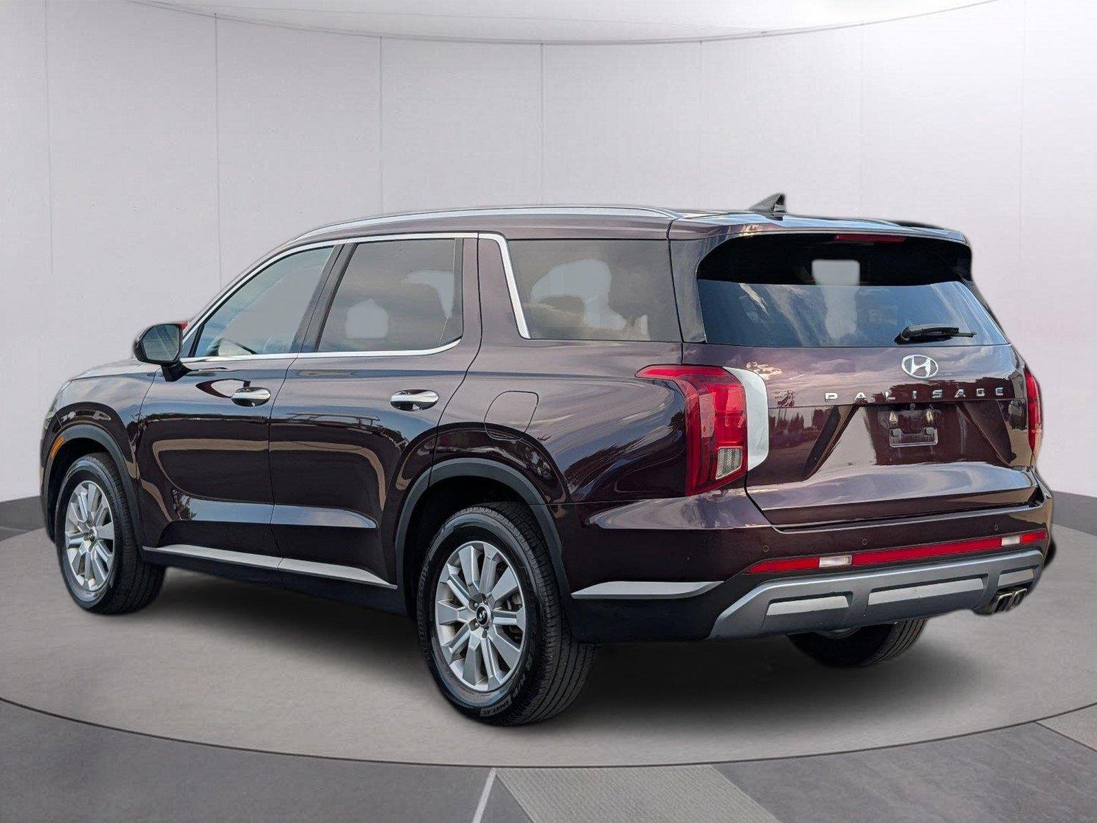 Used 2025 Sierra Burgundy Hyundai SEL image 3