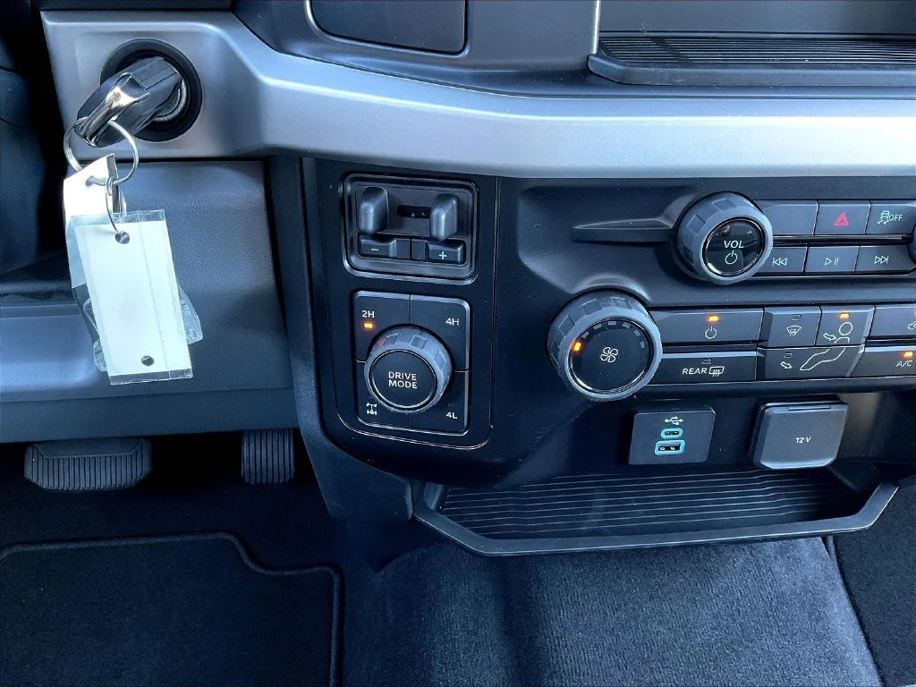 New 2027 Carbonized Gray Metallic Ford F-250® XLT image 26