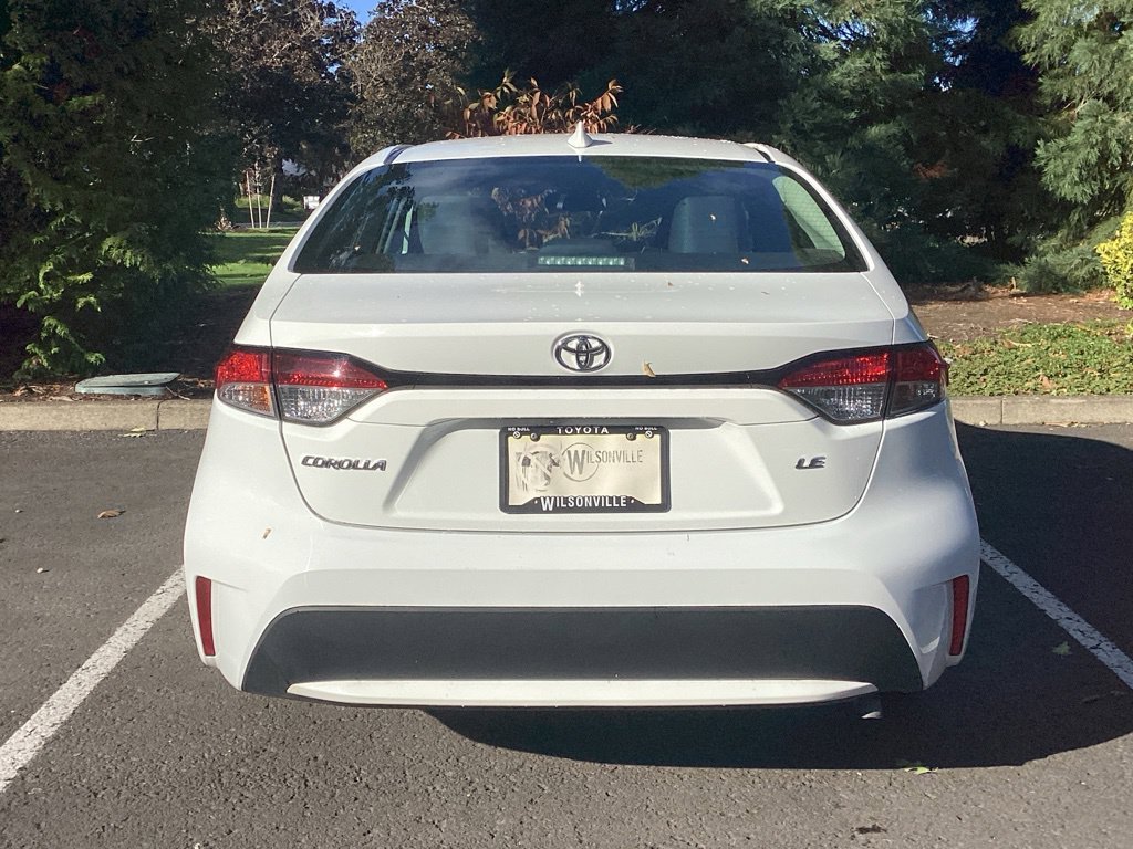 Used 2020 White Toyota LE image 17