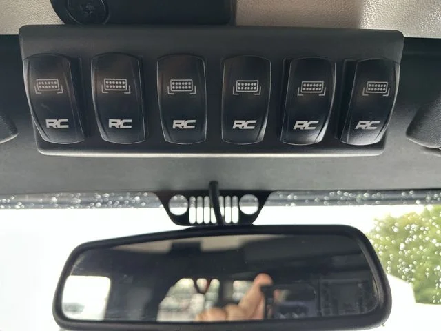 Used 2015 Silver Jeep Unlimited Sport image 18