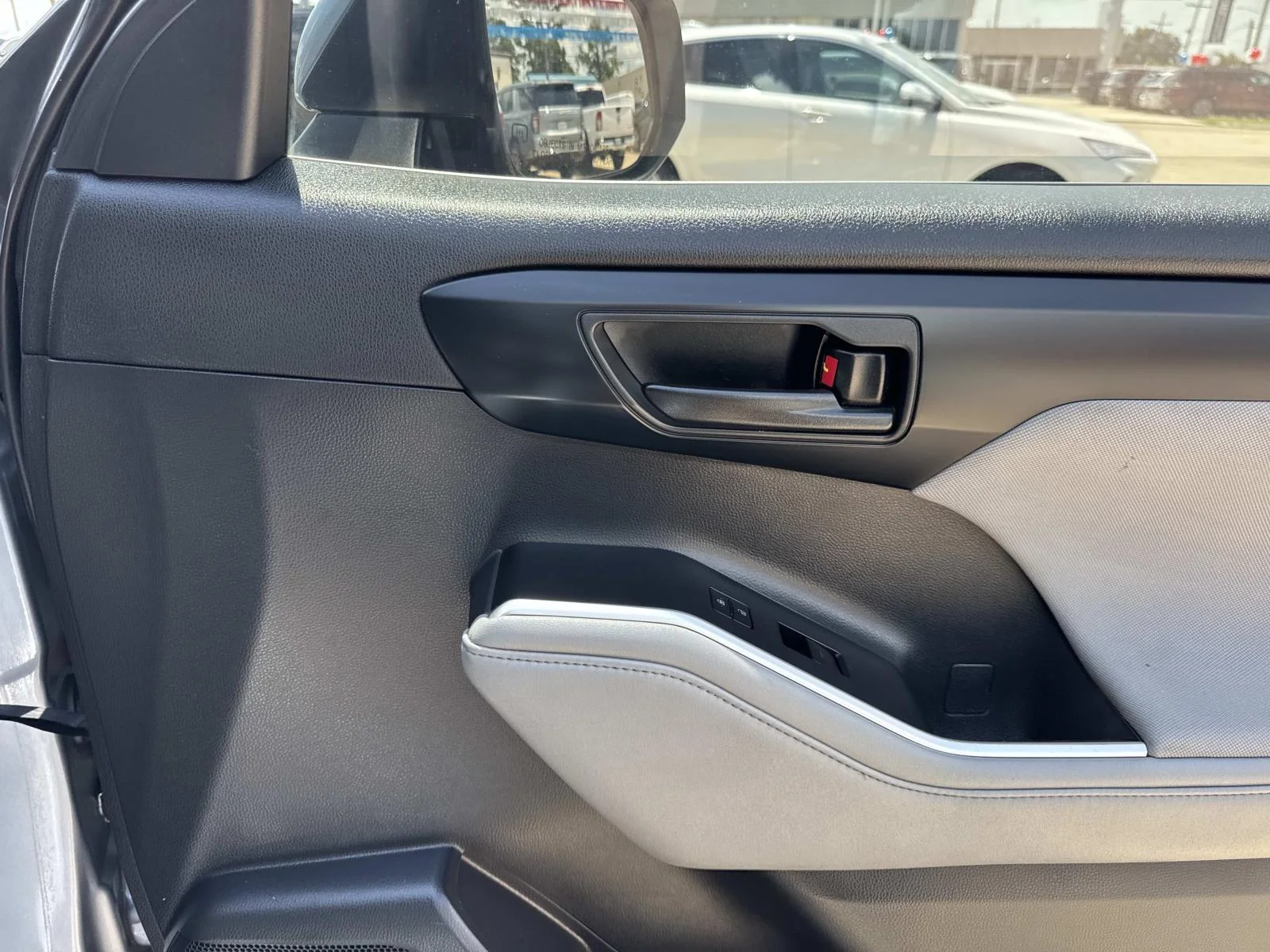 Used 2021 Moon Dust Toyota L image 14