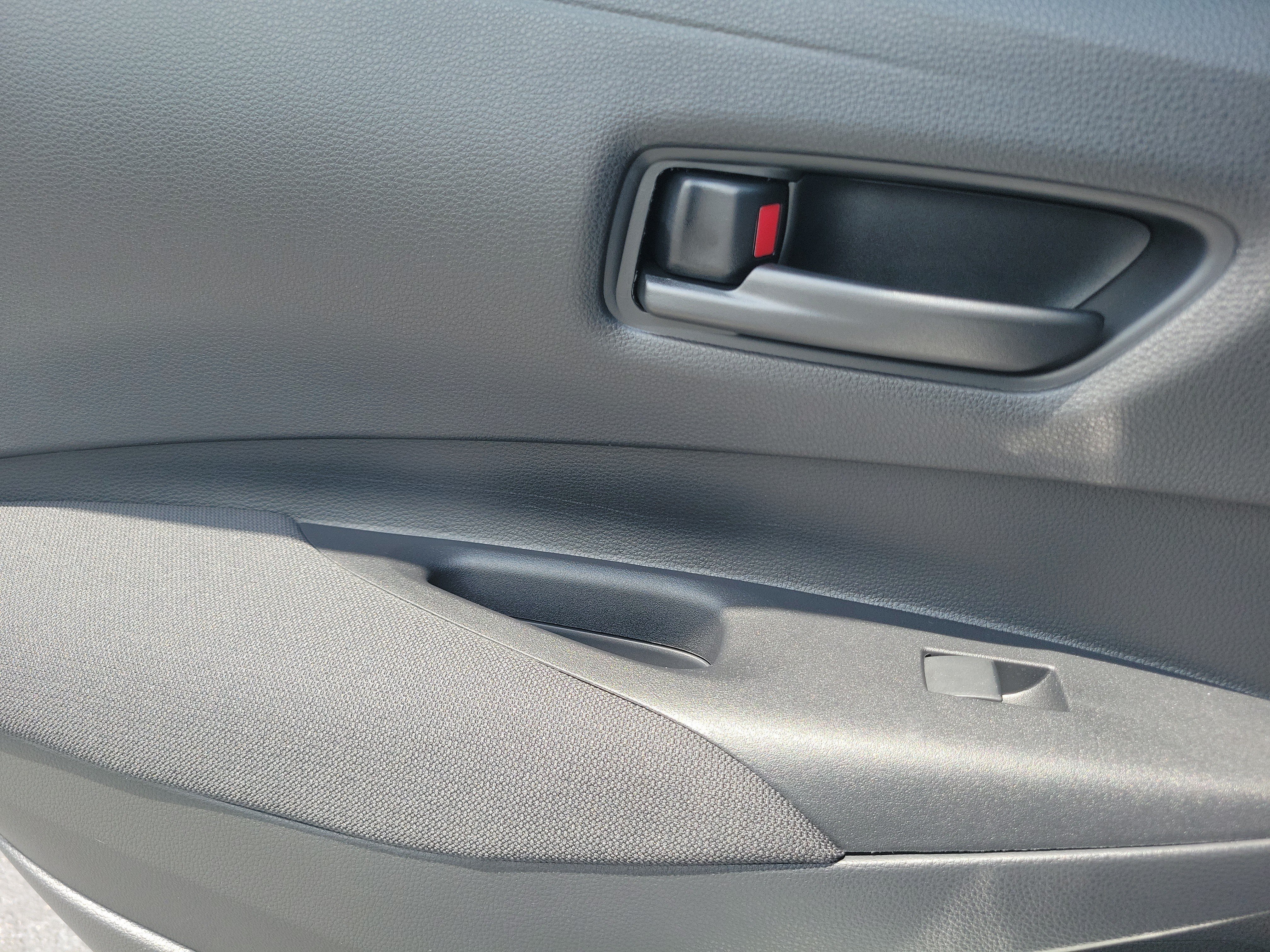 Used 2025 Pearl Toyota LE image 12