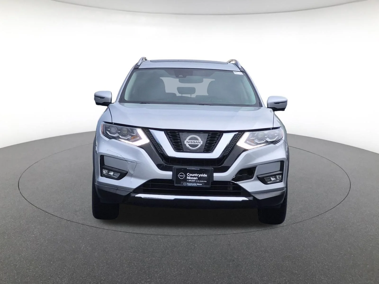 Used 2017 Brilliant Silver Nissan SL image 2