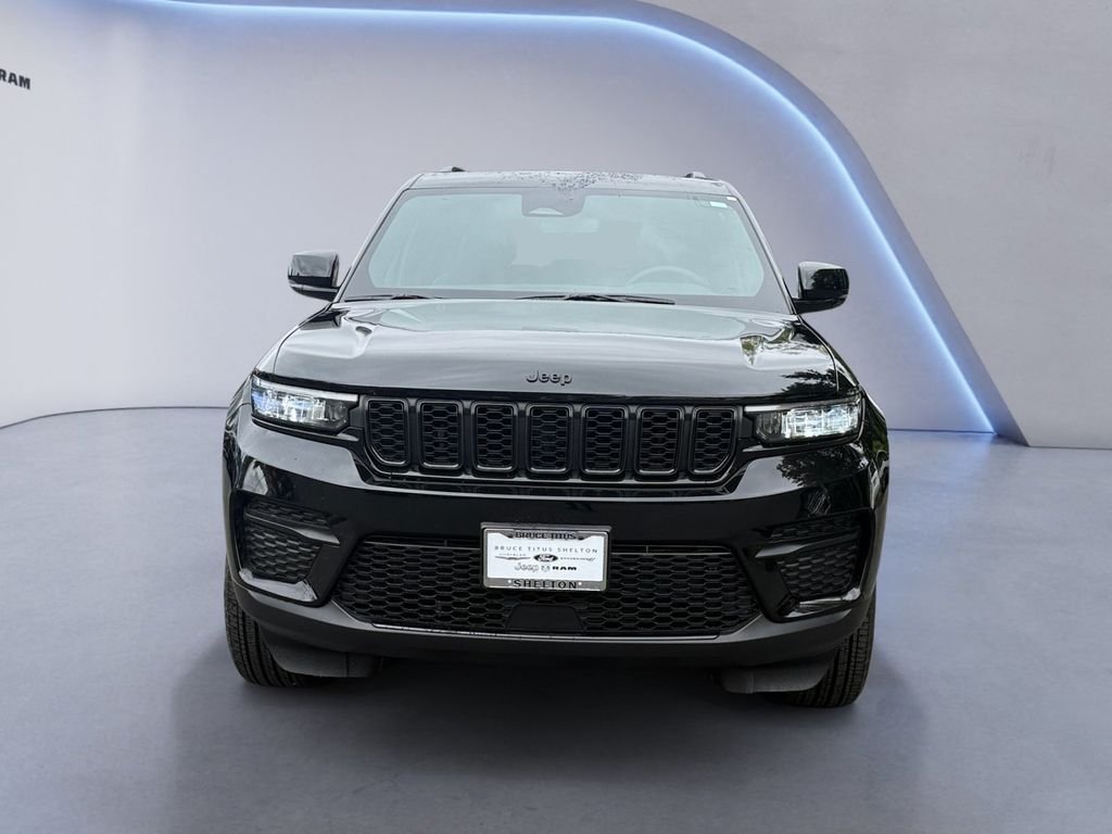Used 2024 Diamond Black Jeep Altitude X image 9