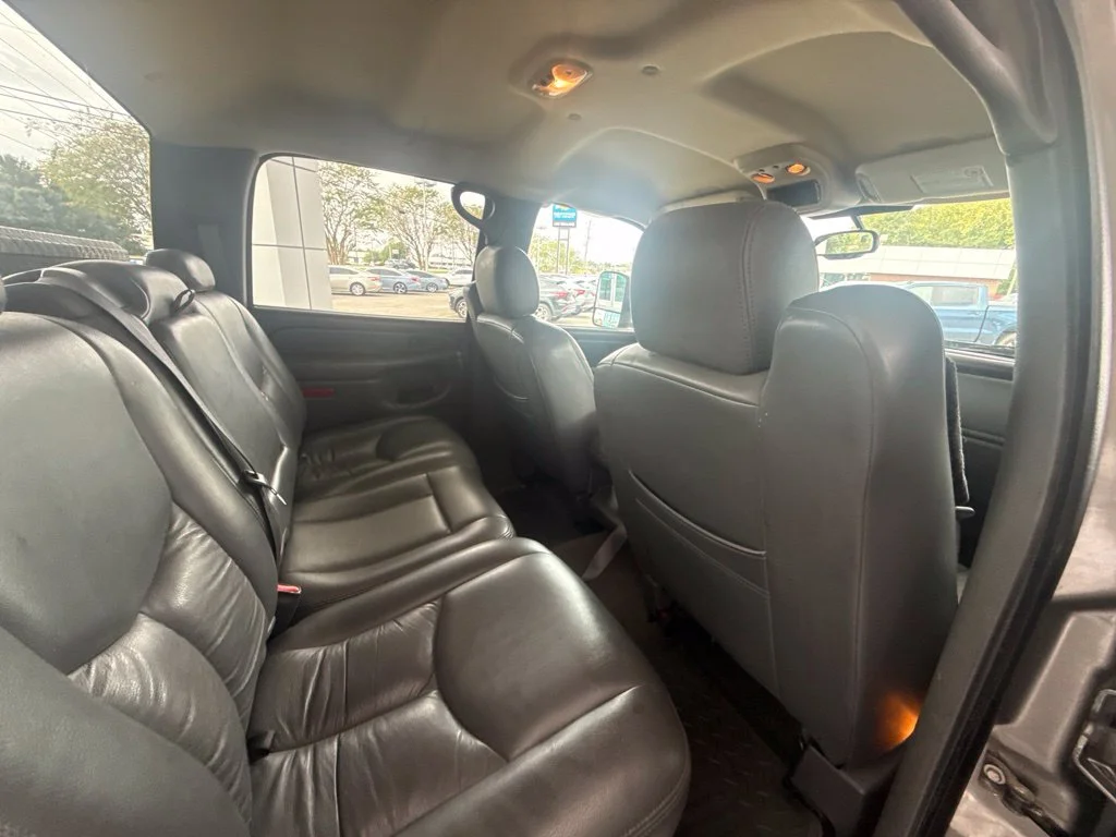 Used 2007 Graystone Metallic Chevrolet LT image 24