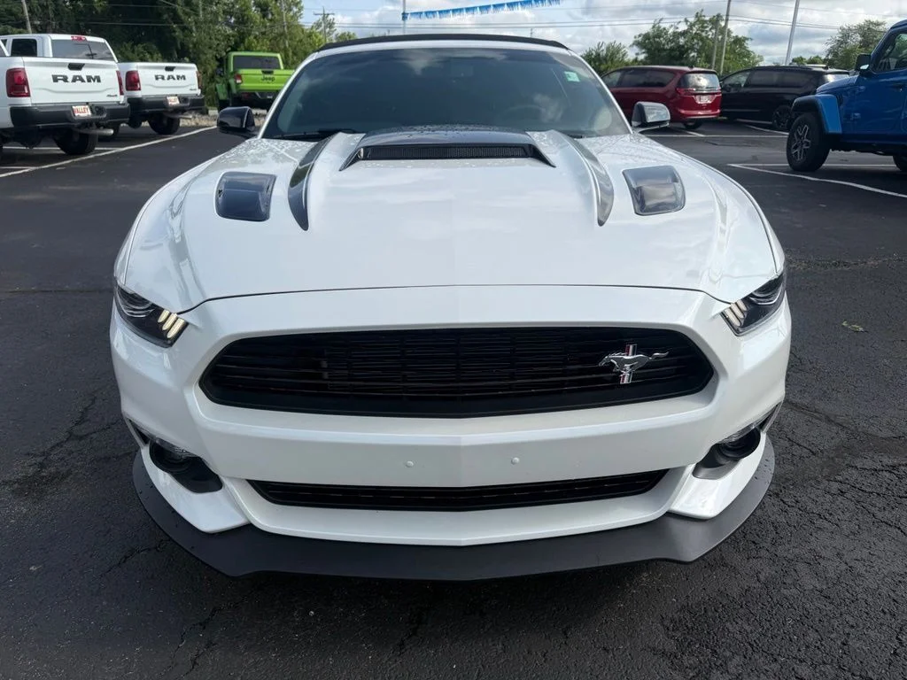 Used 2017 White Ford GT Premium image 9