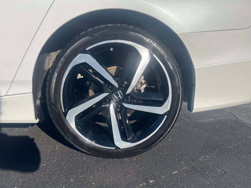 Used 2021  Honda Sport image 10