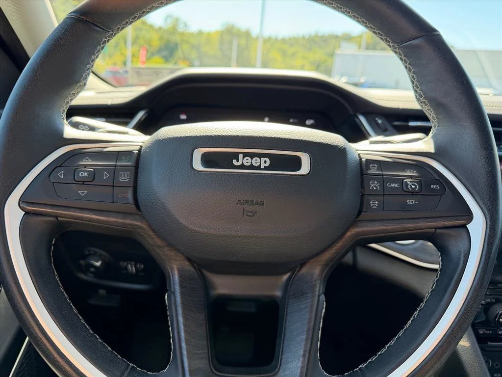 Used 2022 White Jeep Limited image 21