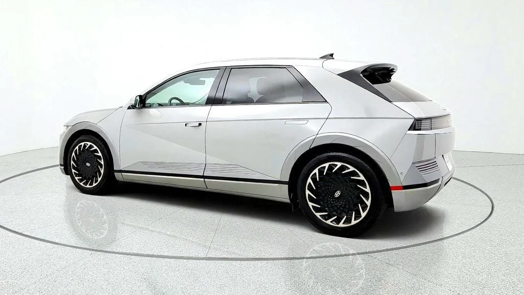 Used 2022 Cyber Gray Hyundai Limited AWD image 7