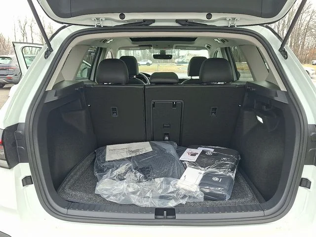 New 2026 White Volkswagen 1.5T SE Black image 17