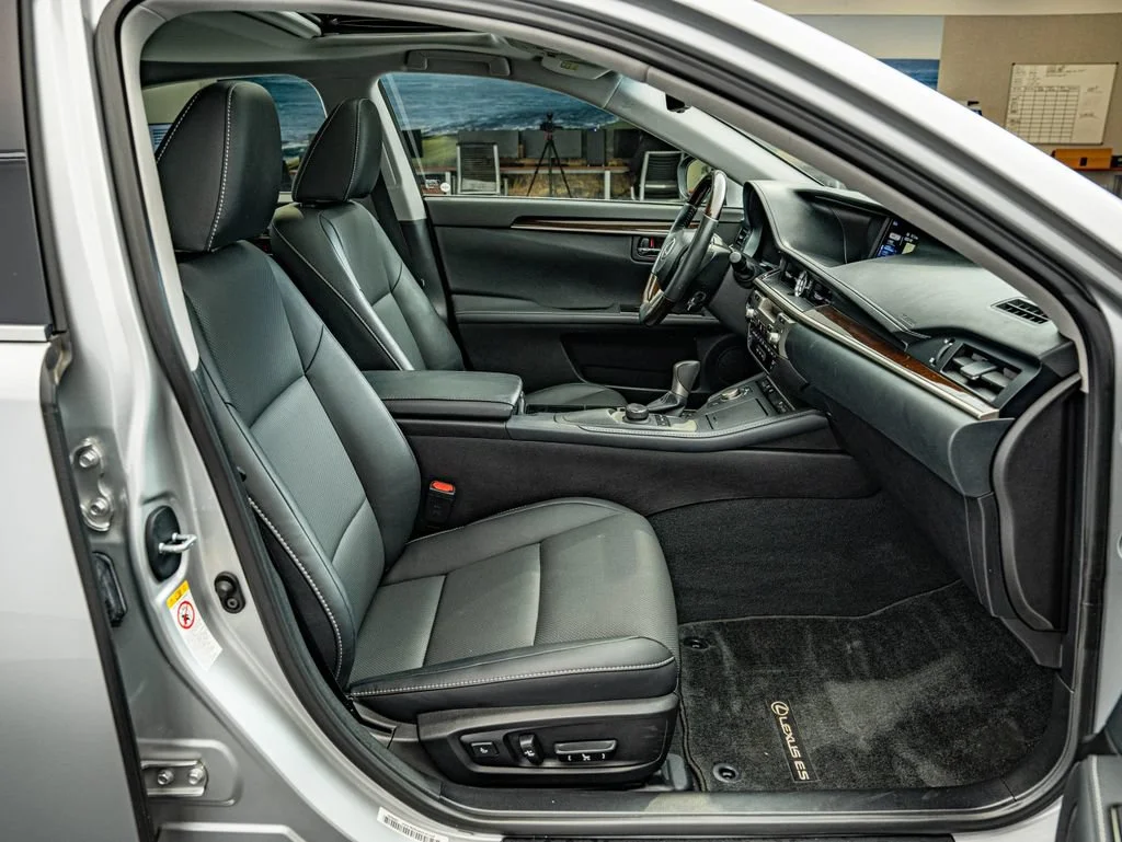 Used 2018 Silver Lexus 350 image 37