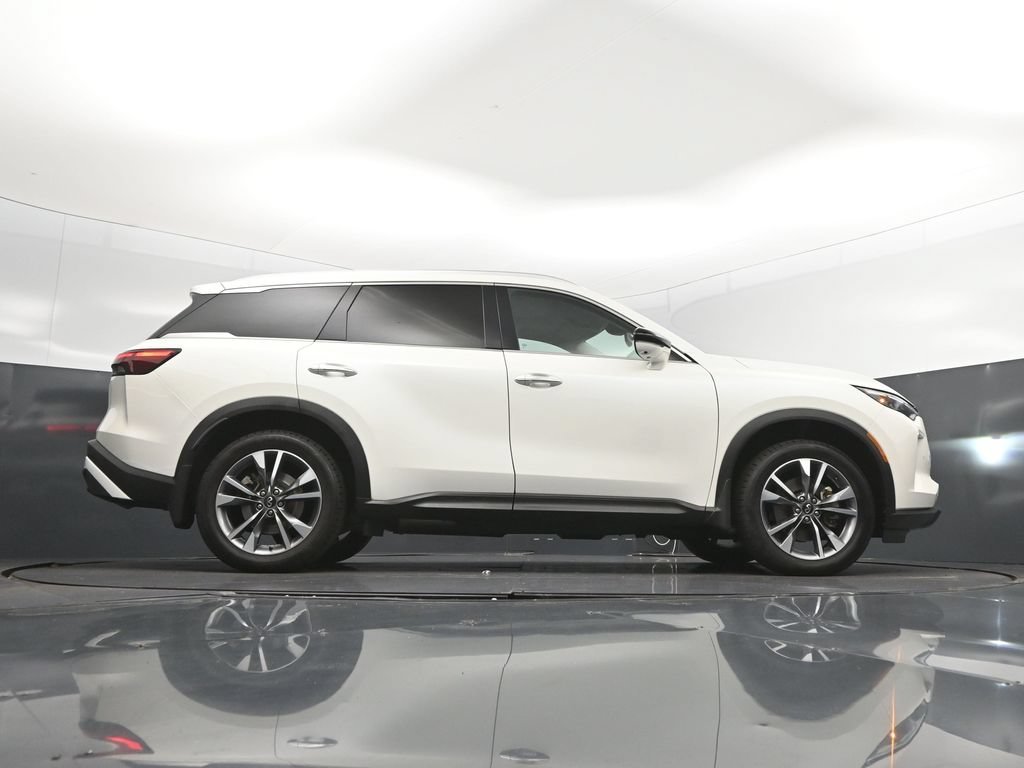 Certified Used 2023 White INFINITI LUXE image 45