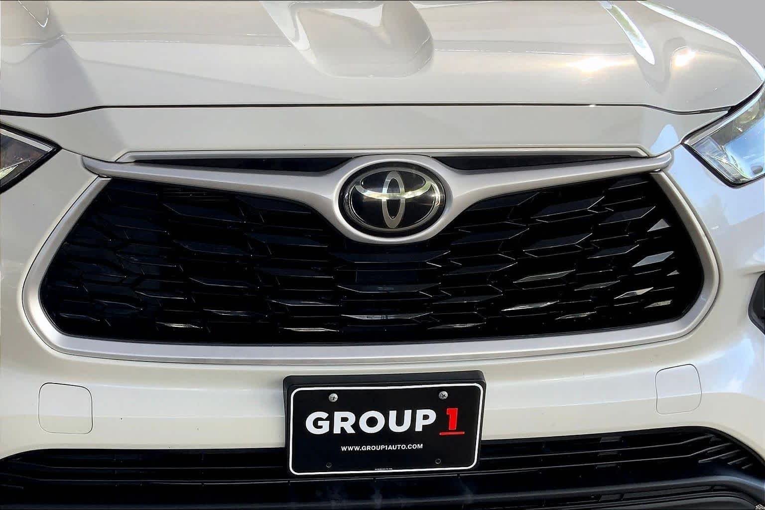 Used 2021 Blizzard Pearl Toyota XLE image 28