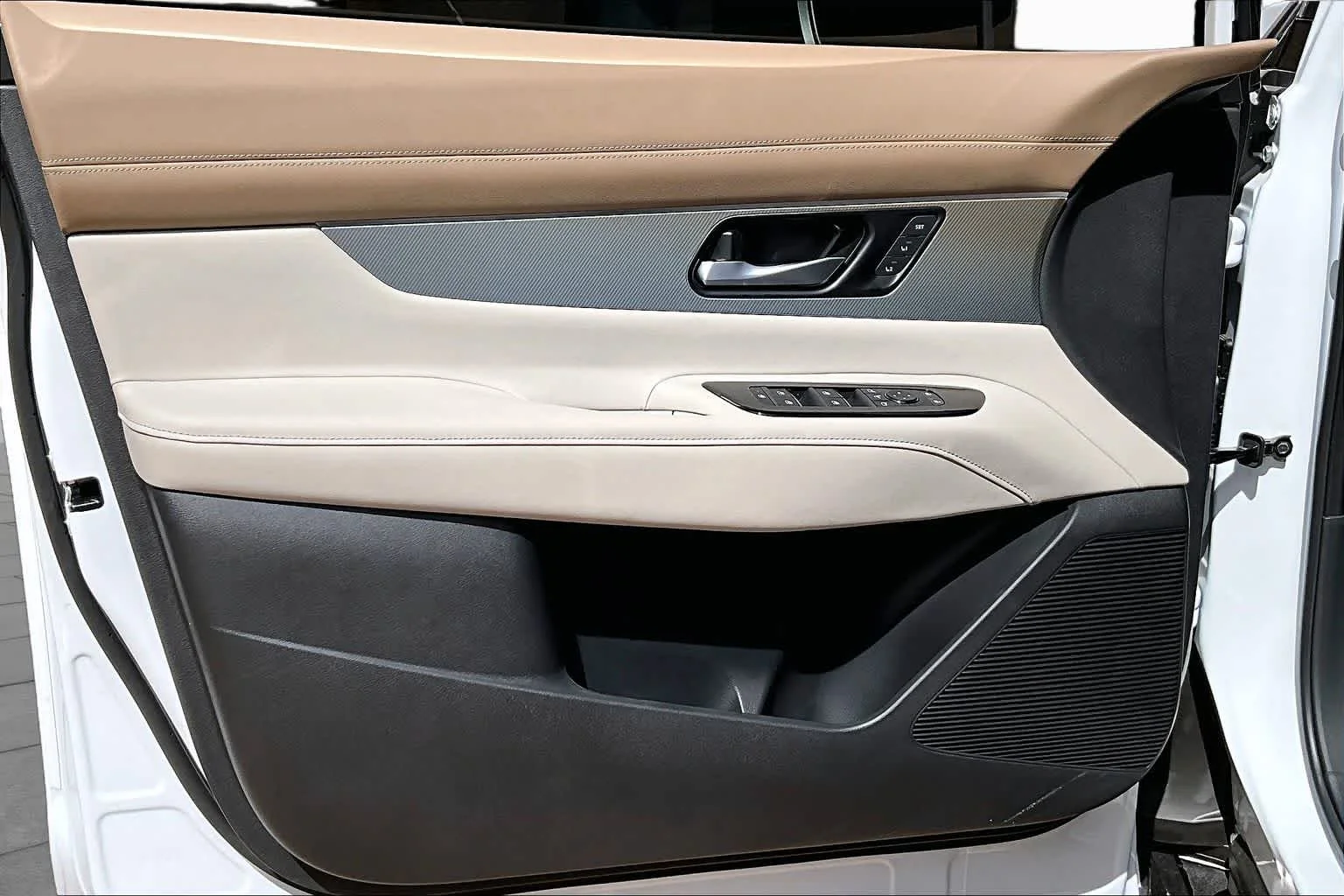 New 2026 Everest White Pearl TriCoat / Super Black Two-tone Nissan Platinum image 10