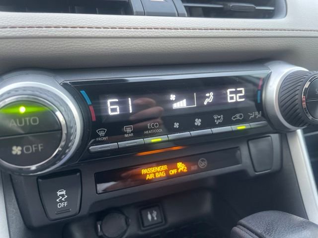 Used 2019 Silver Toyota XLE image 20