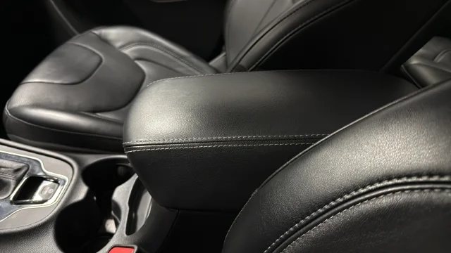 Used 2023 Diamond Black Jeep Altitude image 21