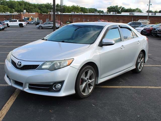 Used 2013 Toyota Camry SE with VIN 4T1BK1FK7DU535743 for sale in North Olmsted, OH