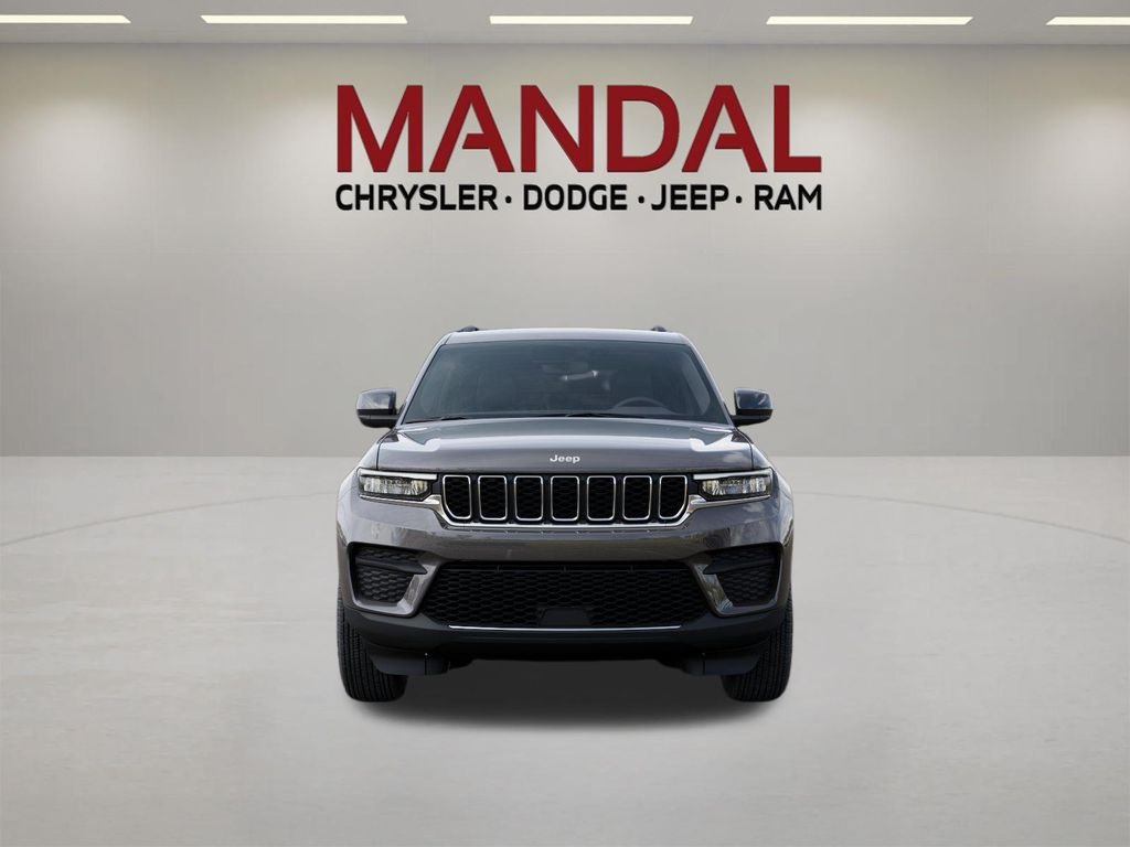 New 2026 Baltic Gray Metallic Clear-Coat Exterior Paint Jeep Laredo X image 6