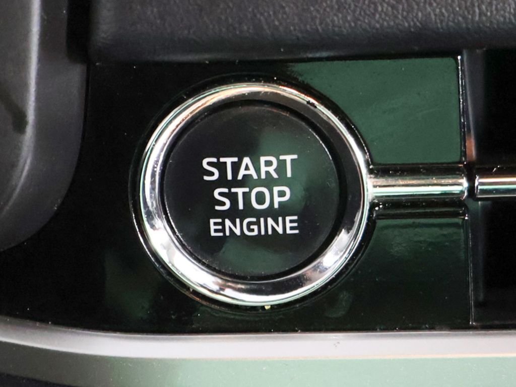 Used 2022 White Mitsubishi SEL image 42