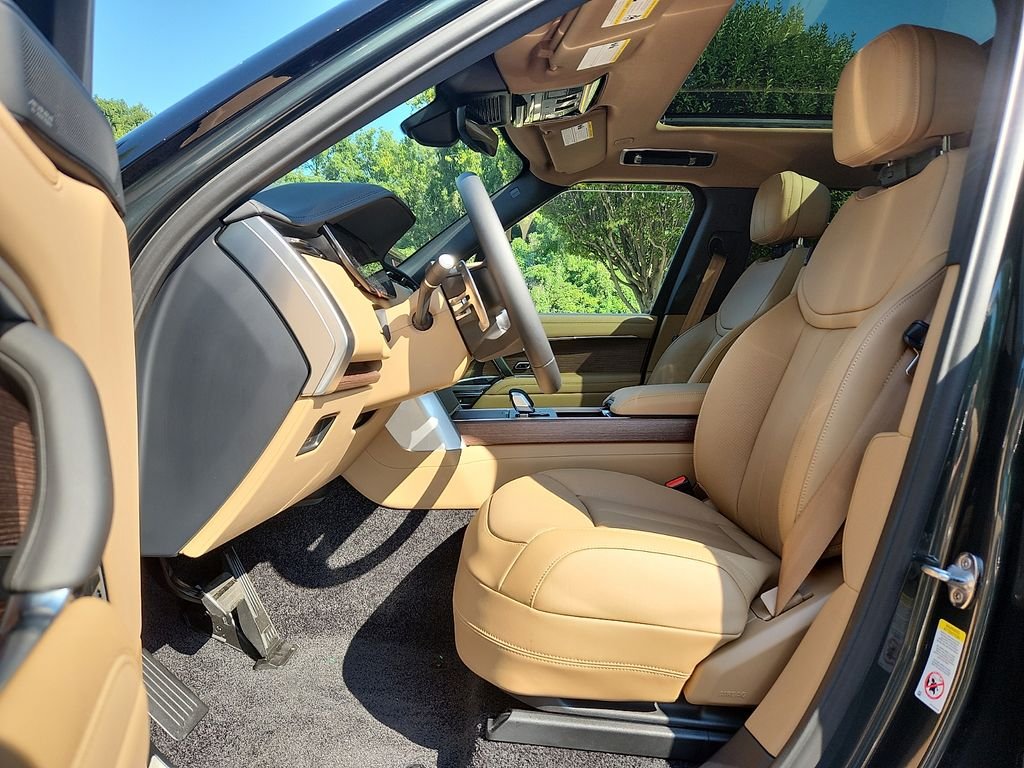 New 2026 Belgravia Green Land Rover SE image 6