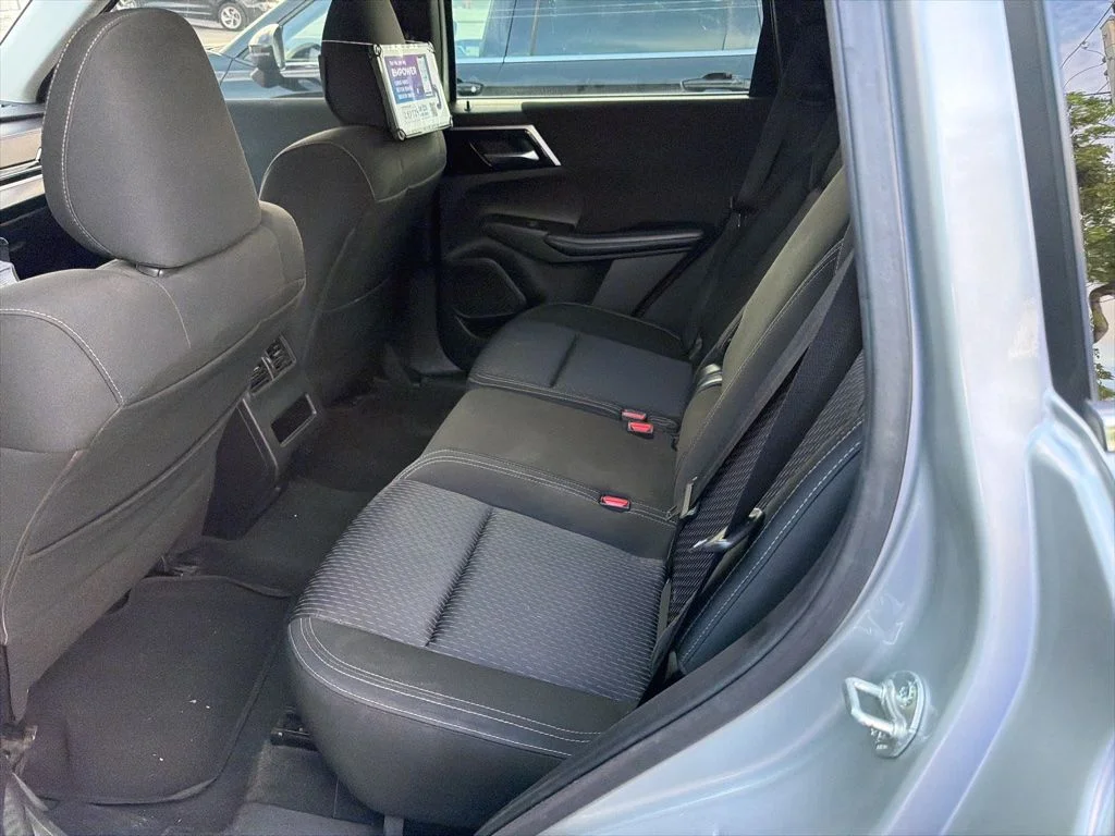 Used 2022  Mitsubishi ES image 9