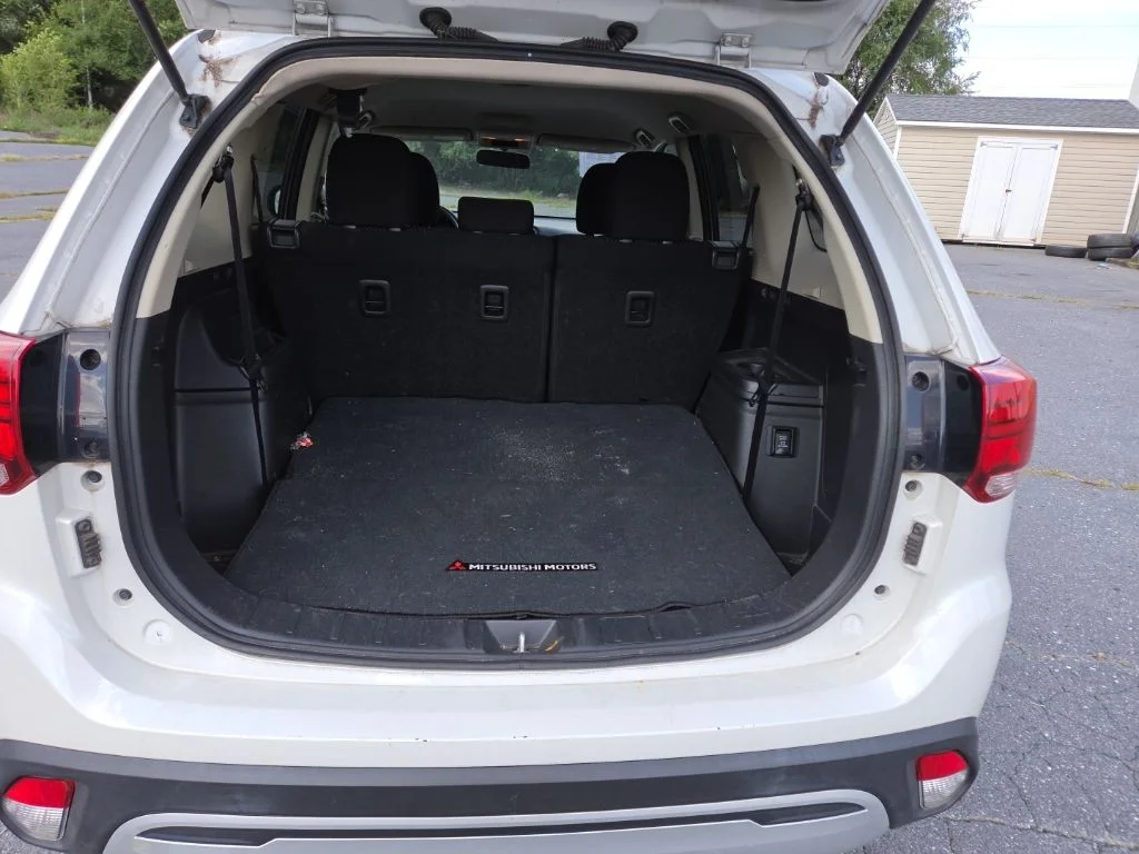 Used 2020 White Mitsubishi  image 8