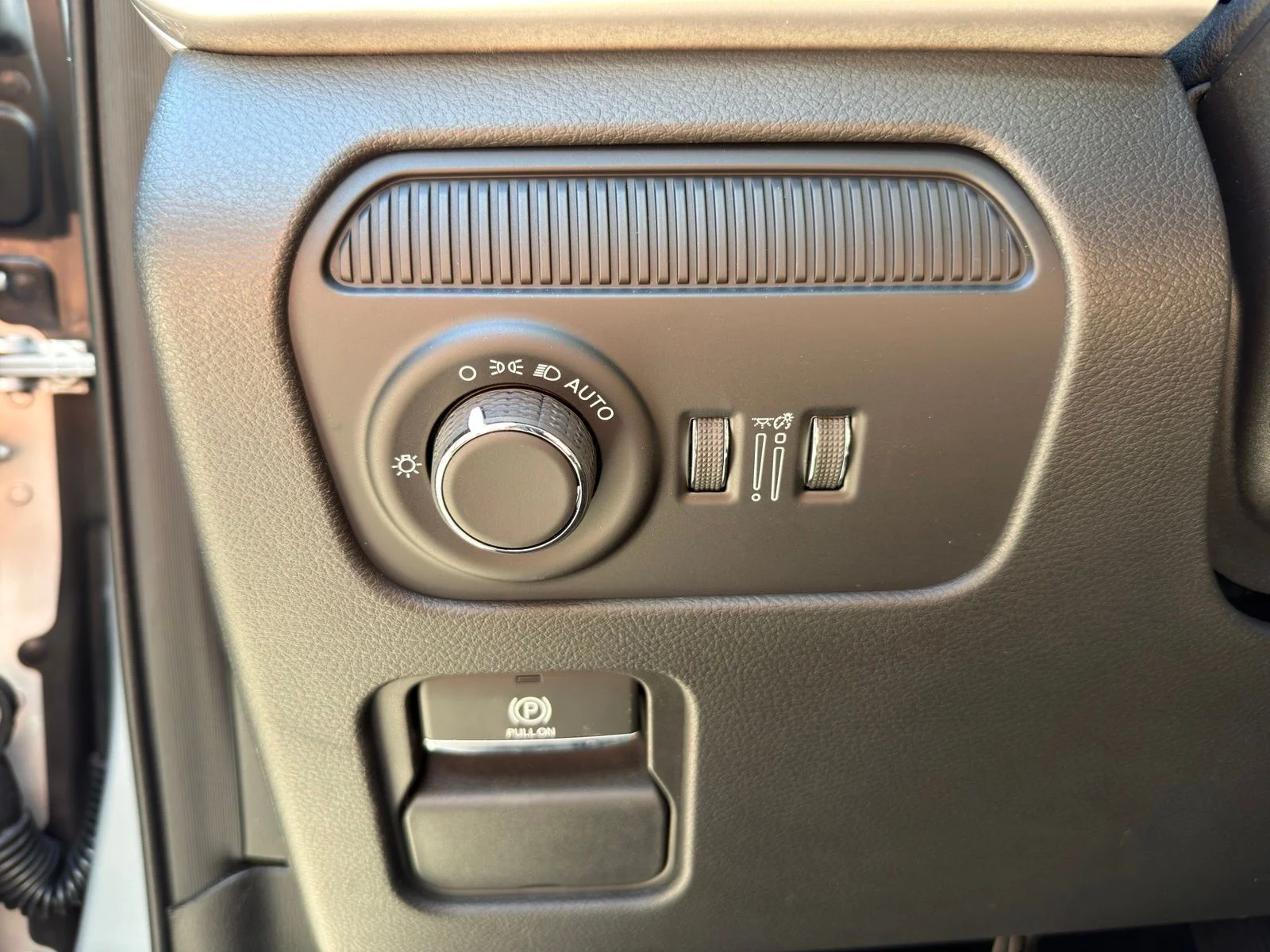 New 2026 Silver-Zynith Exterior Paint Jeep  image 18