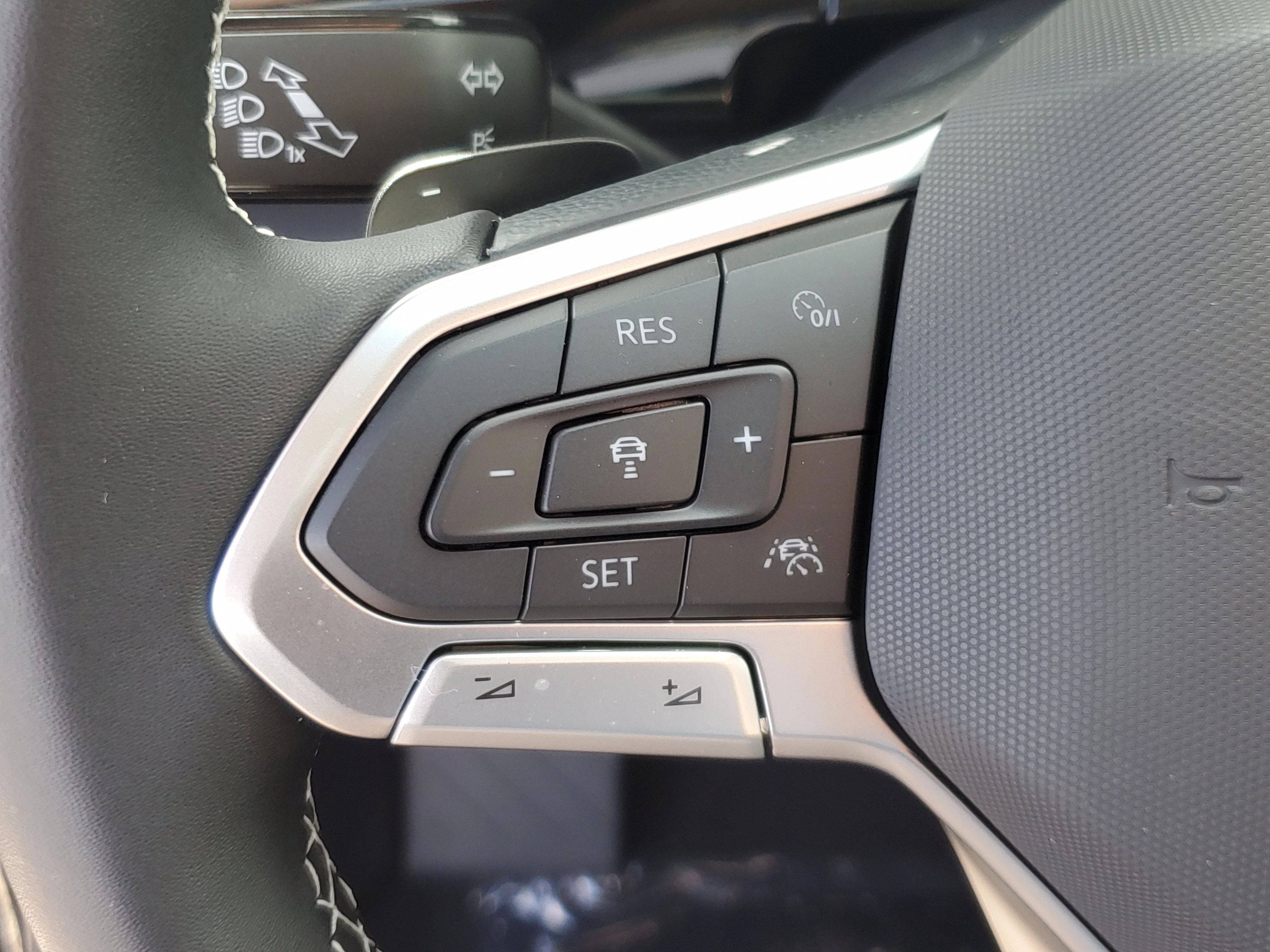 New 2026 Black Volkswagen 2.0T SE w/Technology image 21