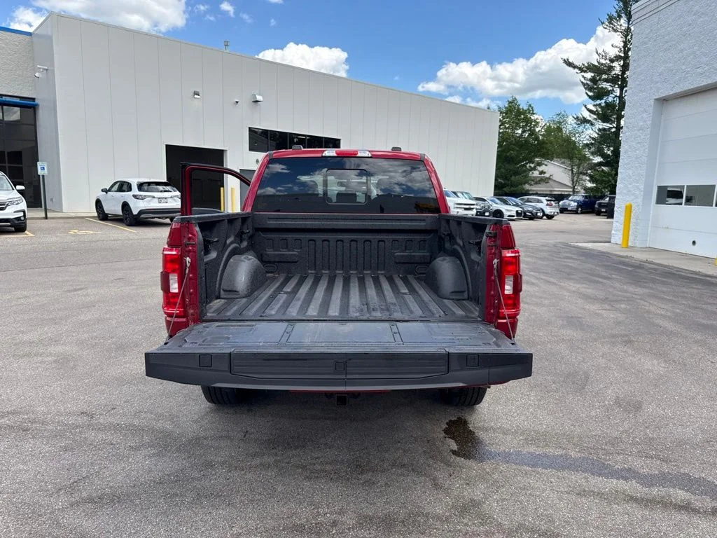 Used 2022 Rapid Red Metallic Tinted Clearcoat Ford XLT image 35