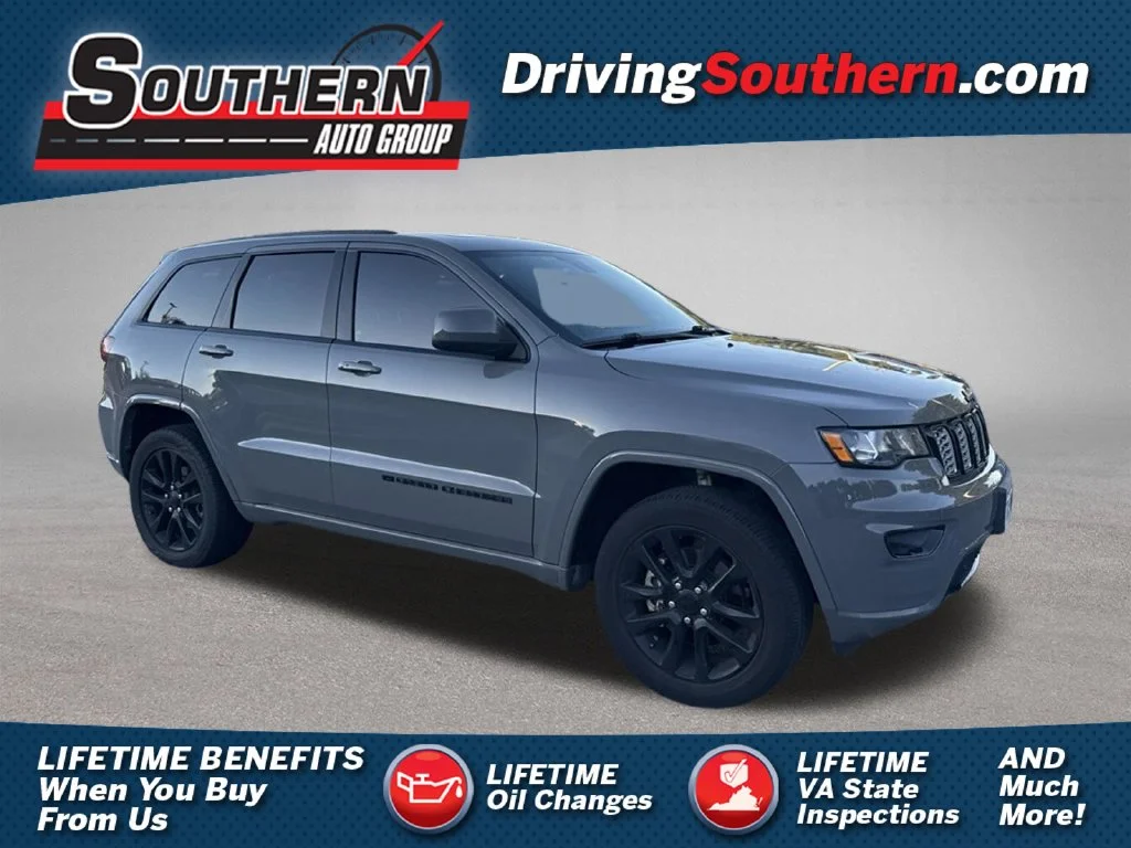 Used 2022 Gray Jeep Laredo X image 1