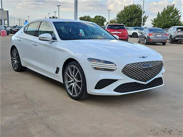 Used 2025 Uyuni White Genesis 2.5T All-Wheel Drive image 3