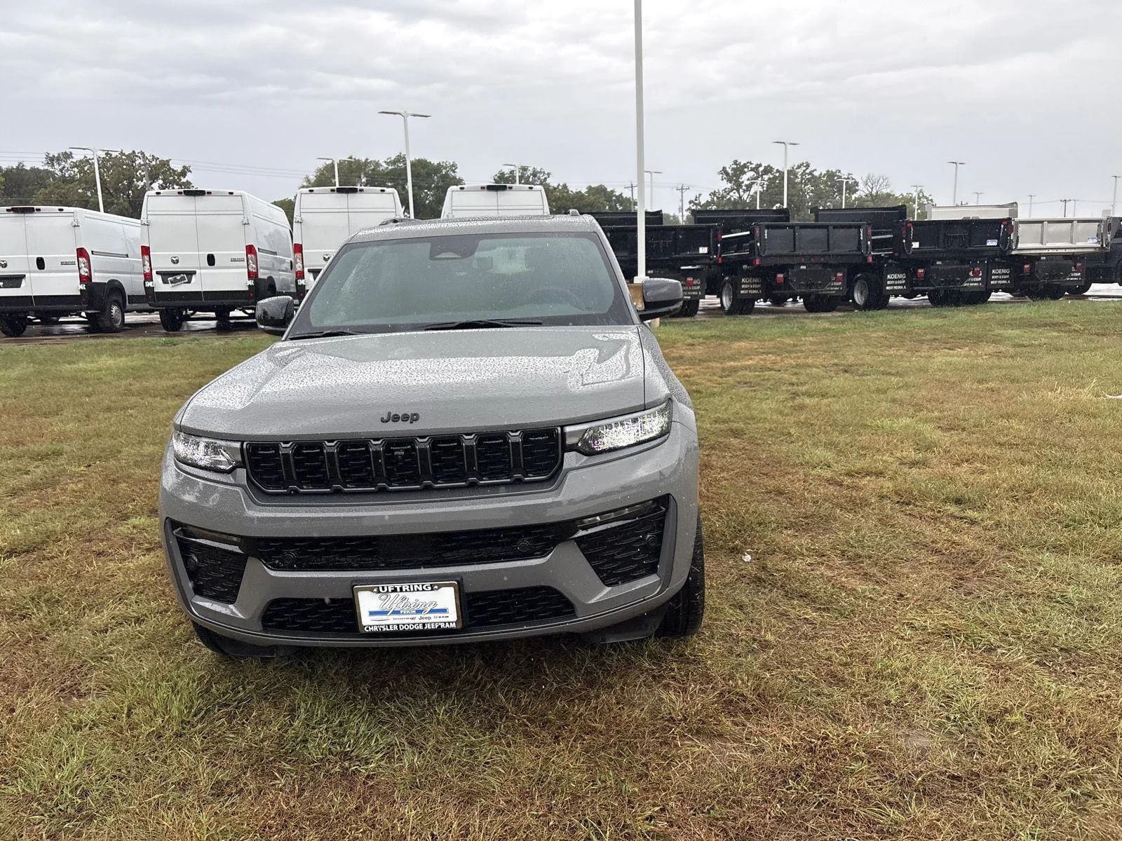 New 2027 Sting-Gray Clearcoat Jeep Limited Reserve image 2
