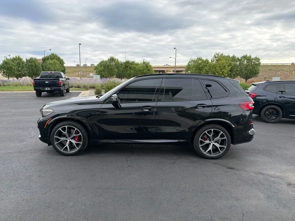 Used 2022 Black Sapphire Metallic BMW xDrive40i image 2