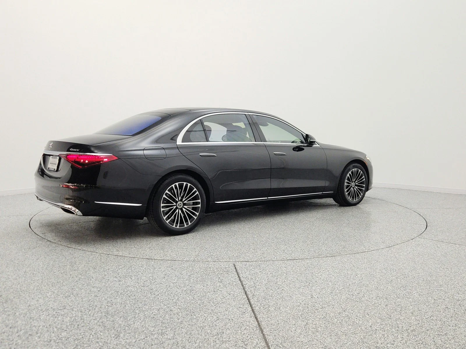 Used 2023 Obsidian Black Mercedes-Benz S 580e 4MATIC® Sedan image 5