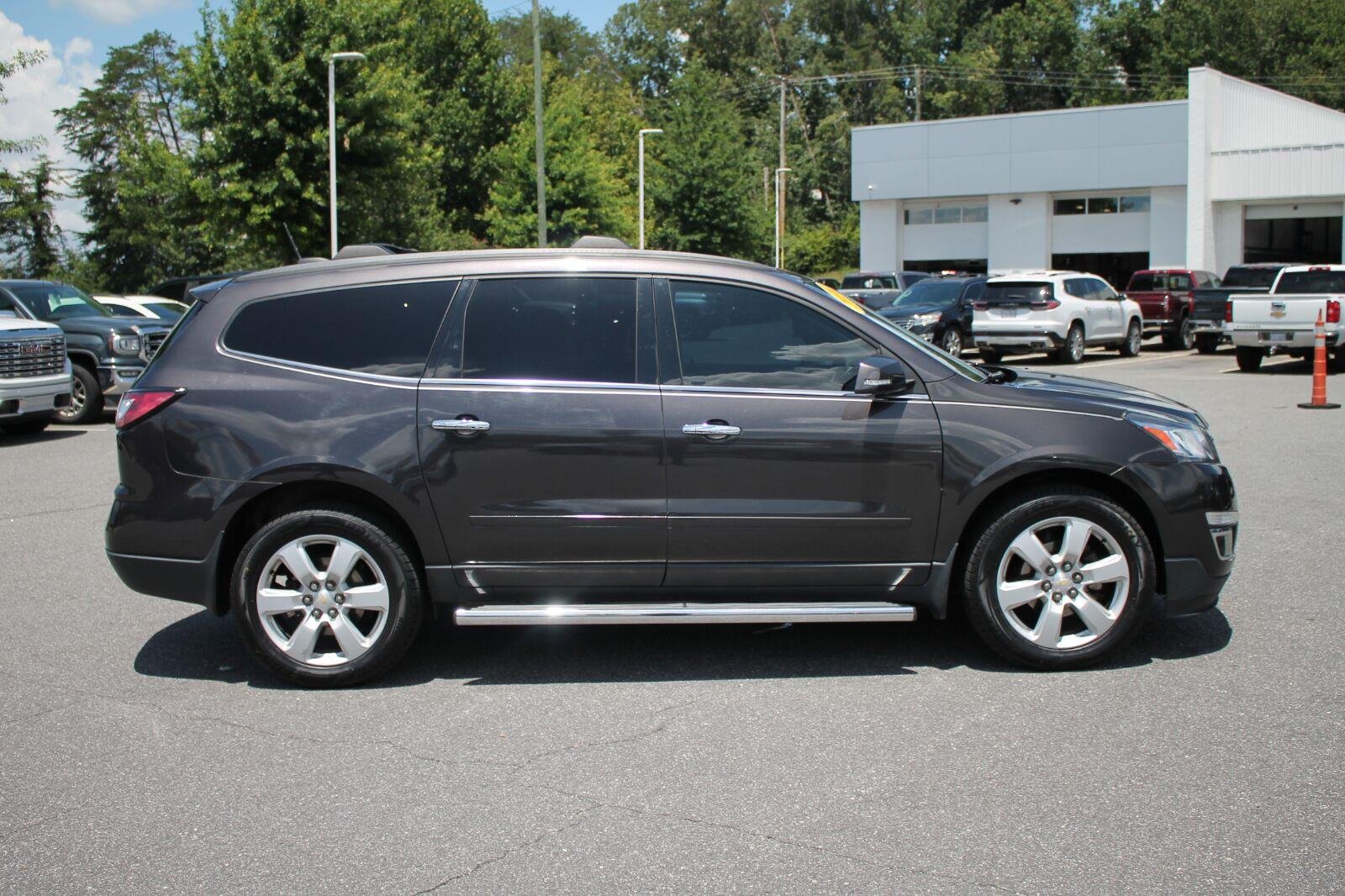 Used 2016 TUNGSTEN METALLIC Chevrolet LT image 9