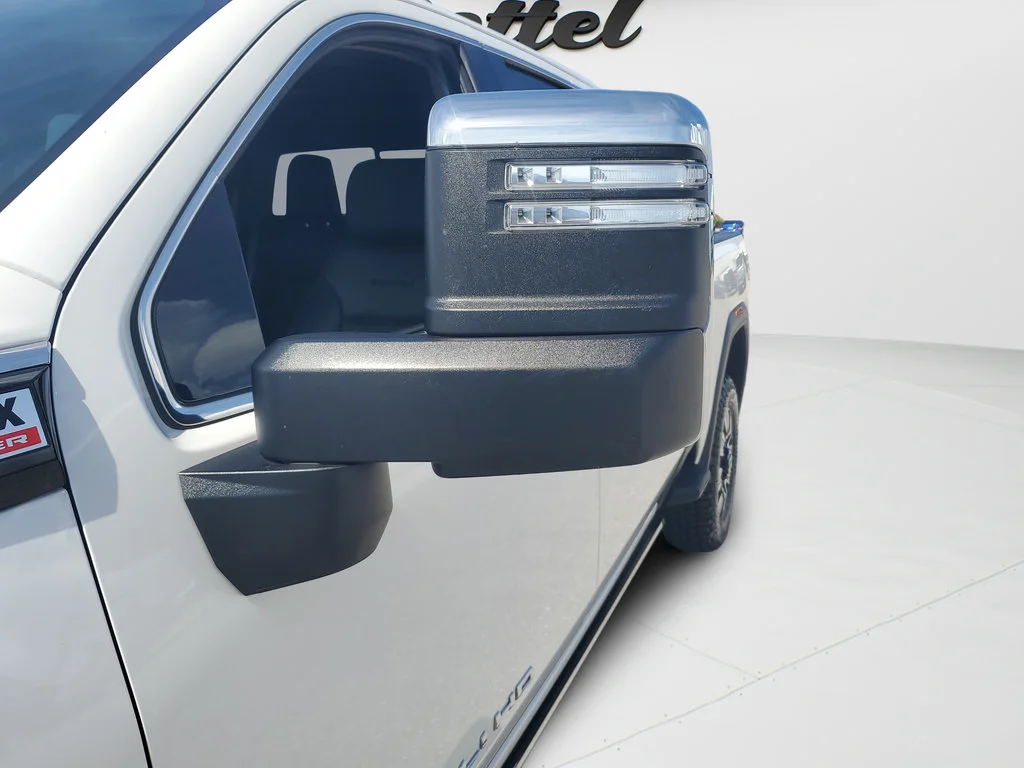 Used 2024 White Frost Tricoat GMC Denali image 28