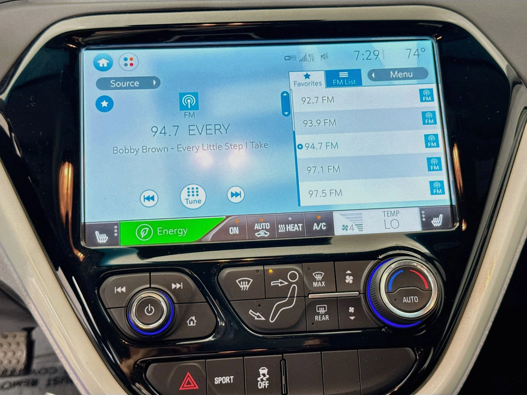 Used 2019 (Includes (TUS) Black grille.) Chevrolet Premier image 16